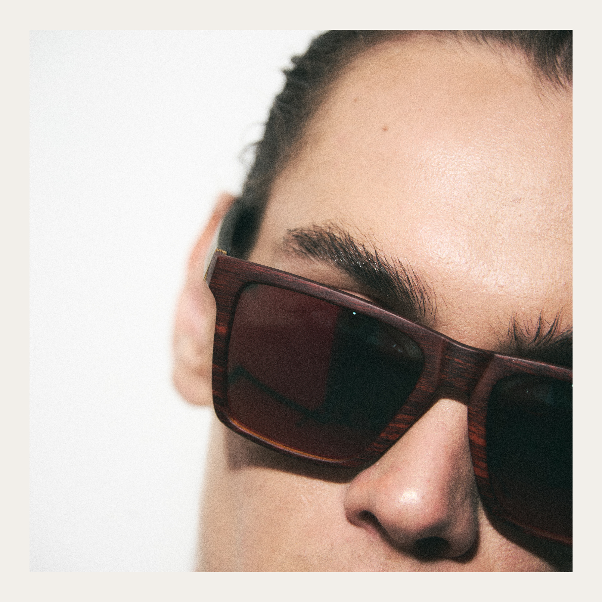 Lente Square Red